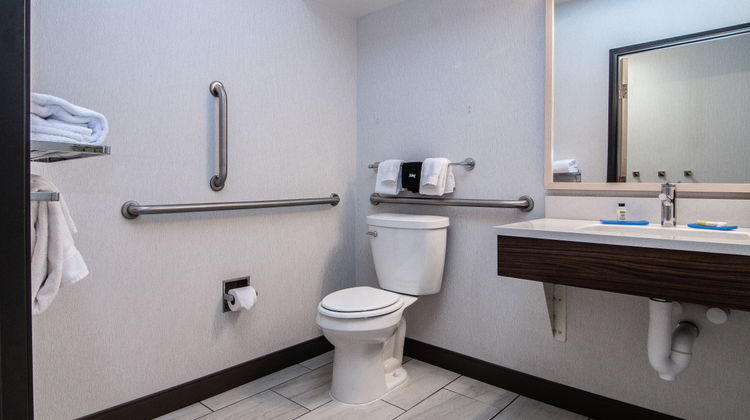 Holiday Inn Express & Suites Kalispell Room
