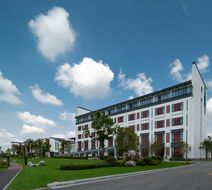 Holiday Inn Express Pinghu Exterior