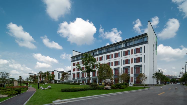 Holiday Inn Express Pinghu Exterior