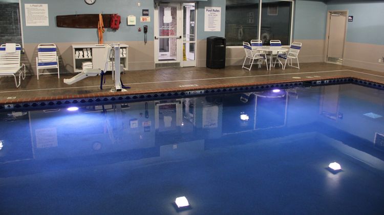 Holiday Inn Express Hotel & Suites Pool