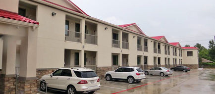 Scottish Inns & Suites Exterior