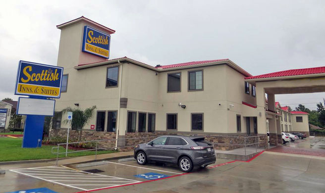 Scottish Inns & Suites Exterior