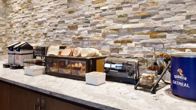Staybridge Suites Waterloo-St Jacobs Restaurant