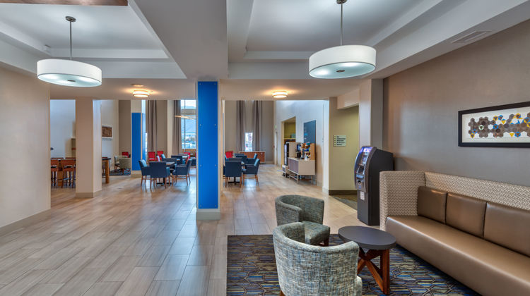 Holiday Inn Express Minden Lobby