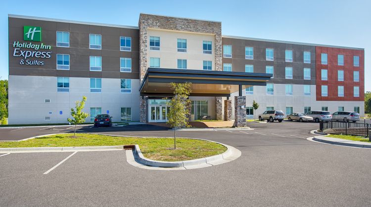 Holiday Inn Express & Suites La Grange Exterior