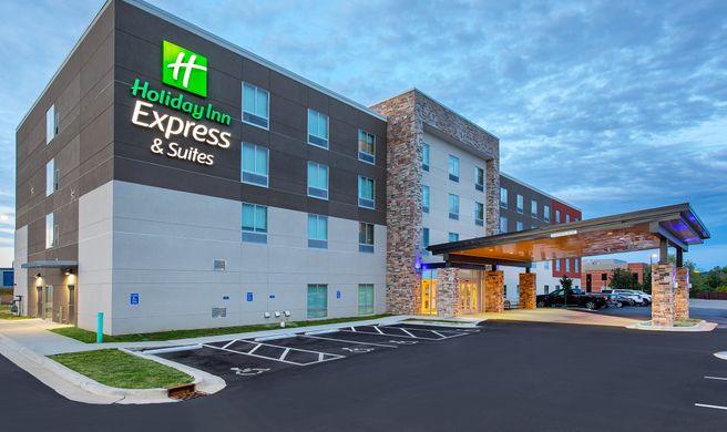 Holiday Inn Express & Suites La Grange Exterior