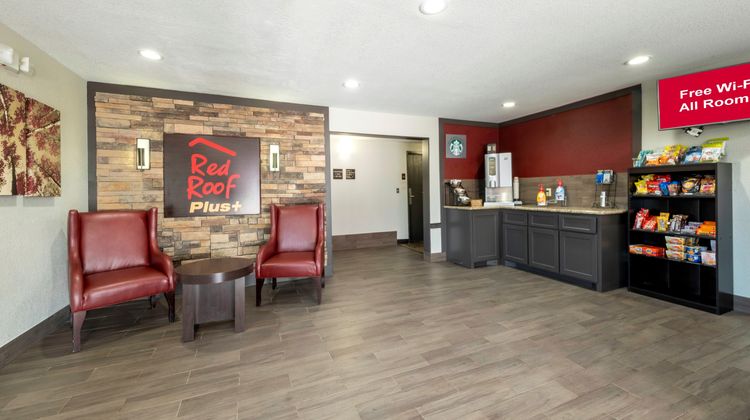 Red Roof PLUS+ Huntsville Lobby