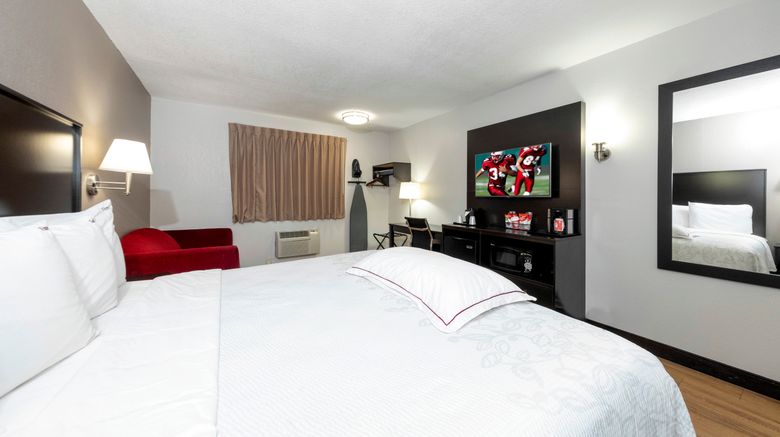 <b>Red Roof PLUS+ Huntsville Room</b>. Images powered by <a href="https://www.leonardoworldwide.com/" title="Leonardo Worldwide" target="_blank">Leonardo</a>.