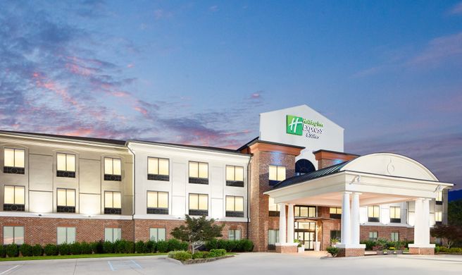Holiday Inn Express Hotel & Suites Exterior