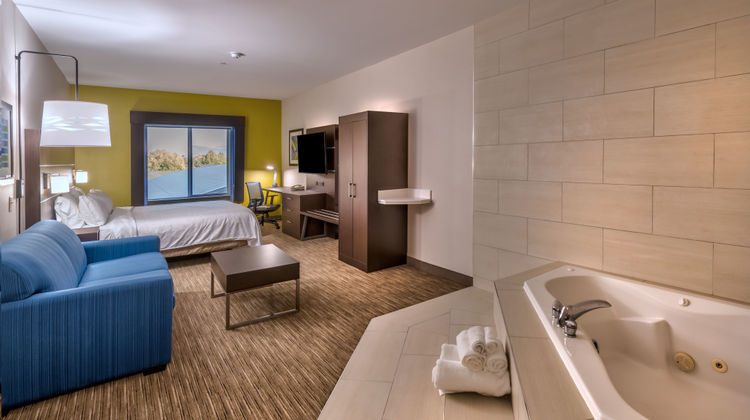 Holiday Inn Express Minden Suite