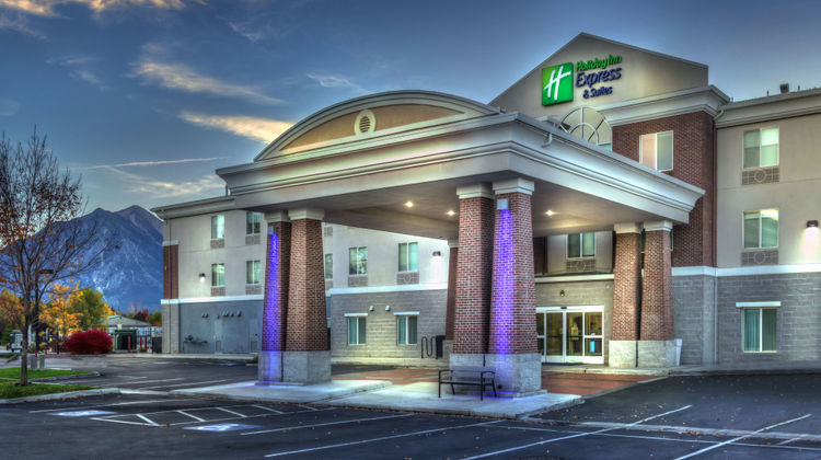 Holiday Inn Express Minden Exterior