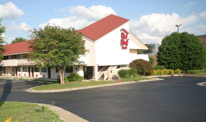 Red Roof Inn Greensboro Airport Exterior