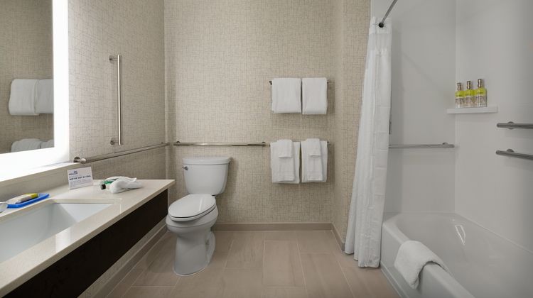 Holiday Inn Express & Sts Fayetteville S Room