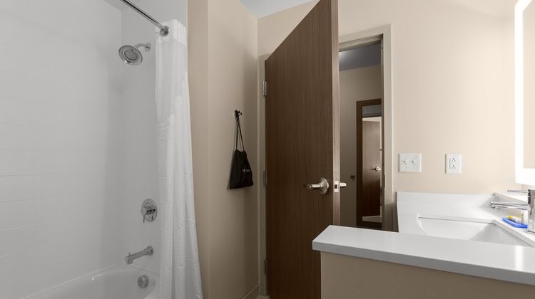 Holiday Inn Express & Sts Fayetteville S Room
