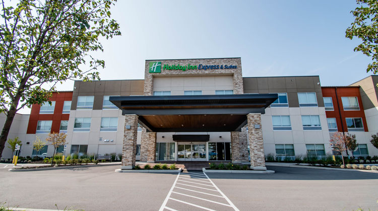 Holiday Inn Express & Suites Tonawanda Exterior