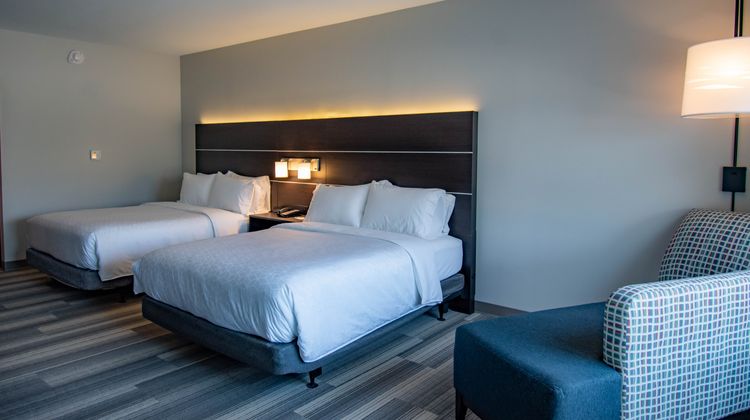 Holiday Inn Express & Suites Tonawanda Room