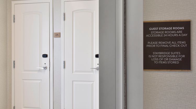Staybridge Suites Waterloo-St Jacobs Lobby
