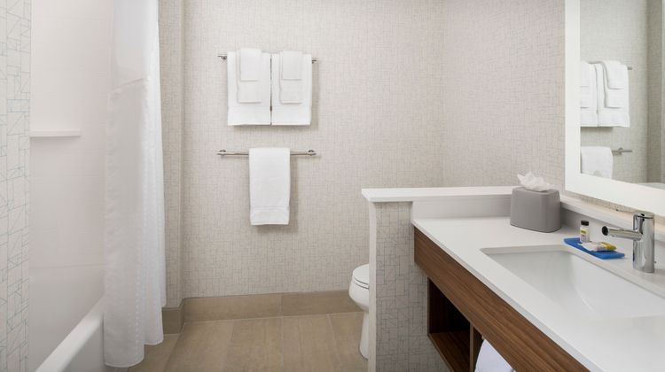 Holiday Inn Express & Suites Kingsland Room