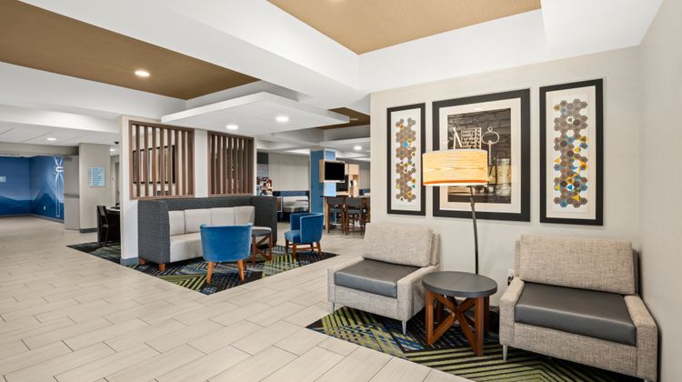 Holiday Inn Express & Suites Sumner Lobby