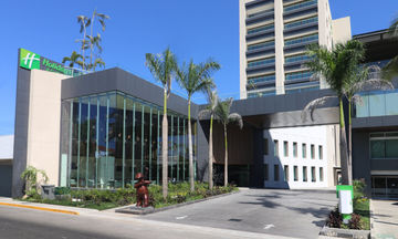 Holiday Inn & Suites Marina & Golf