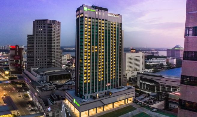 Holiday Inn City Centre Exterior