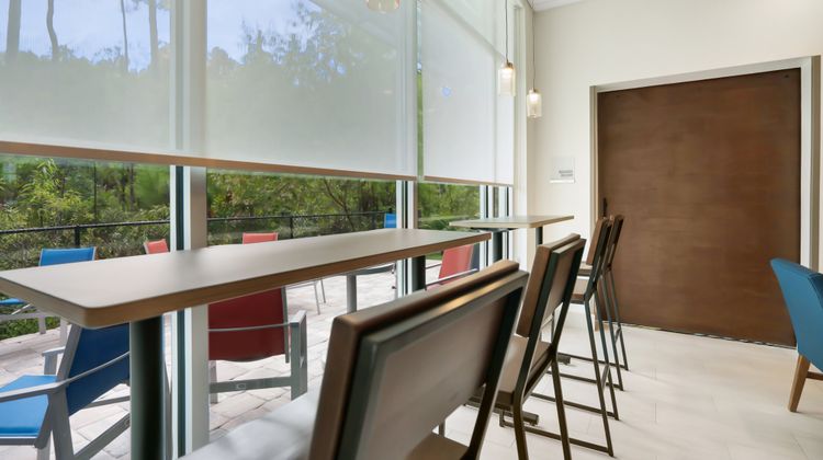 Holiday Inn Express South Bartram Park Restaurant