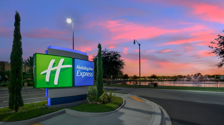 Holiday Inn Express South Bartram Park Exterior