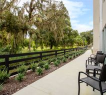 Holiday Inn Express & Stes DeLand South Exterior