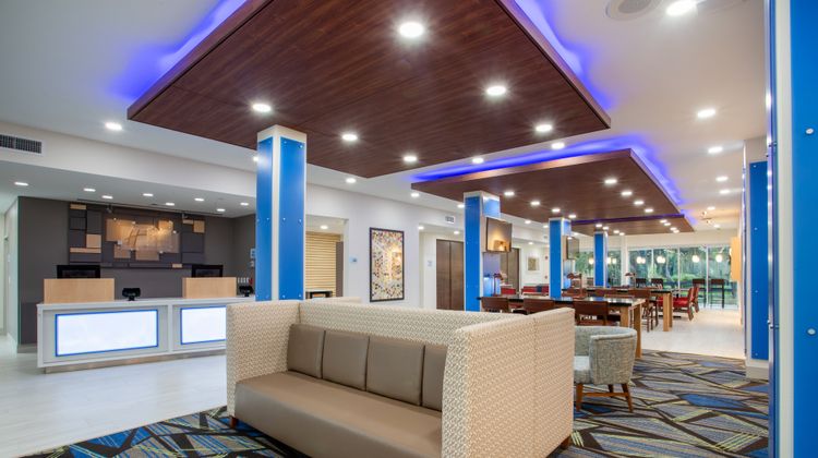 Holiday Inn Express & Stes DeLand South Lobby