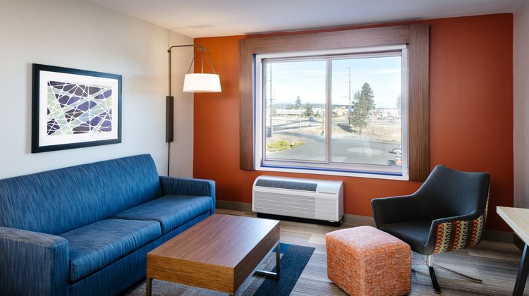 Holiday Inn Express & Suites Bend South Suite
