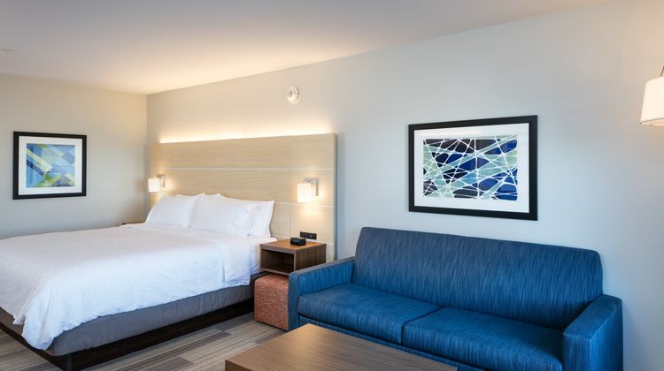 Holiday Inn Express & Suites Bend South Suite