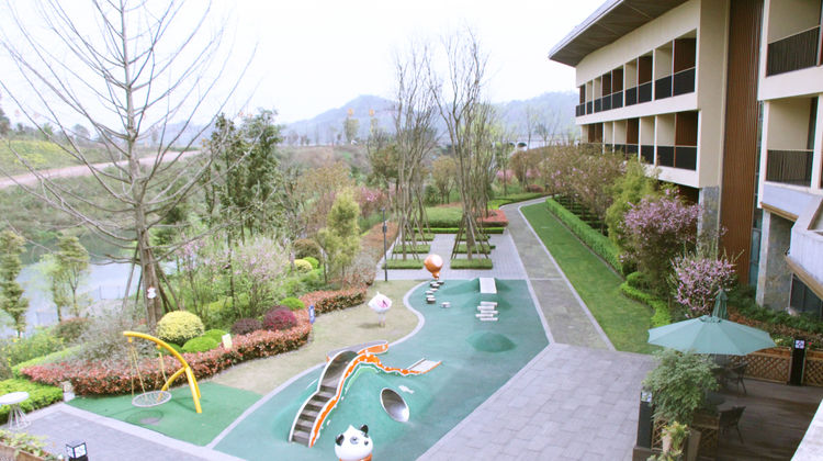 Holiday Inn Express Emei Mountain Exterior