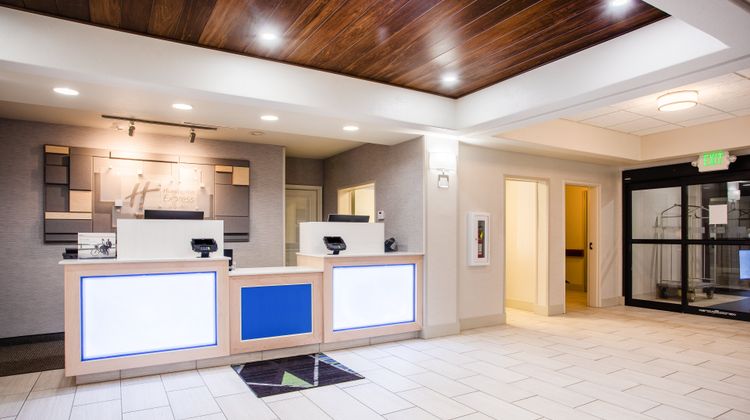 Holiday Inn Express Lewisburg Lobby