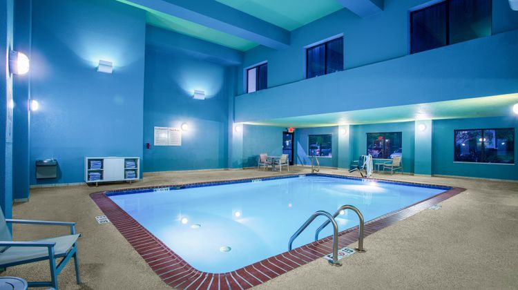 Holiday Inn Express Lewisburg Pool