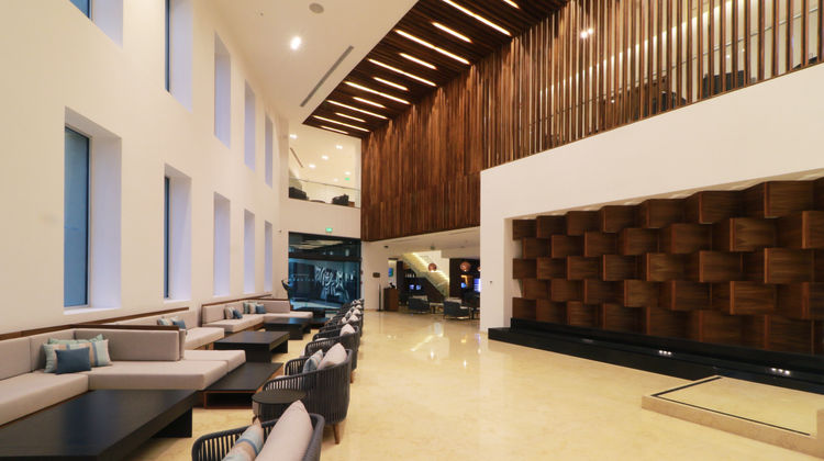 Holiday Inn & Suites Marina & Golf Lobby