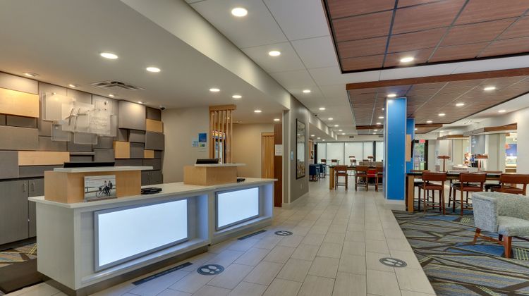 Holiday Inn Express Hotel & Suites-Troy Lobby