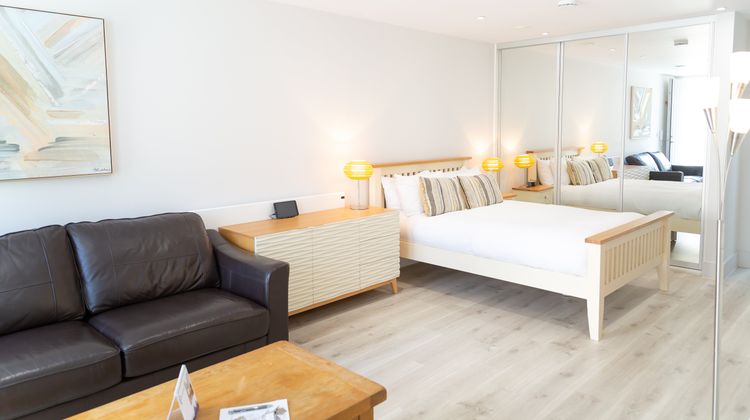Citystay Midsummer Mews Room