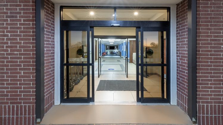 Holiday Inn Express Hotel & Suites Pryor Exterior