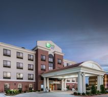 Holiday Inn Express Hotel & Suites Pryor Exterior