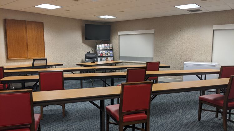 Holiday Inn Express Hotel & Suites Meeting