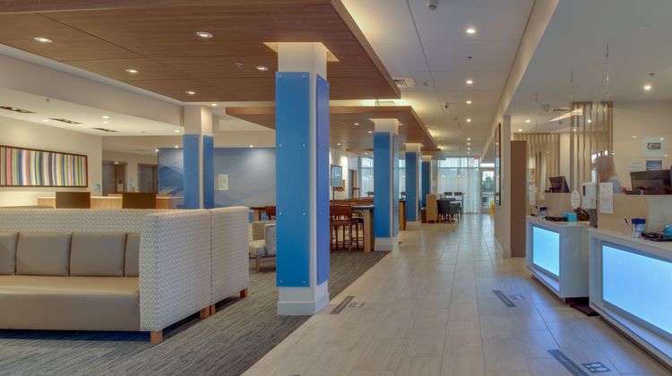 Holiday Inn Express & Suites Union City Lobby