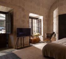 Cirqa Room