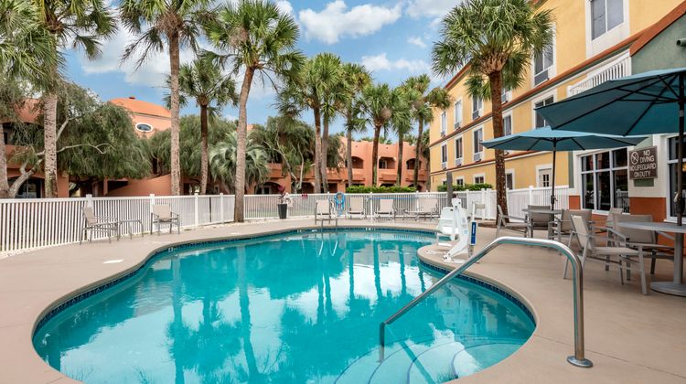 Holiday Inn Express Lady Lake Pool