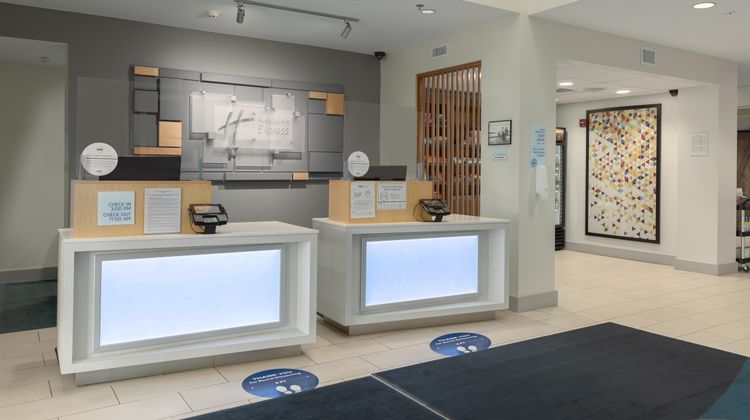 Holiday Inn Express & Suites Binghamton Lobby