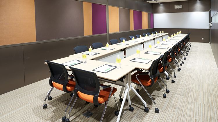 Holiday Inn & Suites Shin Osaka Meeting