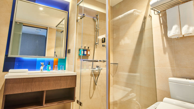 <b>Holiday Inn Express Kaohsiung Love River Room</b>. Images powered by <a href="https://www.leonardoworldwide.com/" title="Leonardo Worldwide" target="_blank">Leonardo</a>.