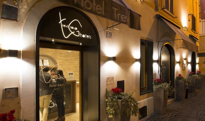 Hotel Trevi Exterior