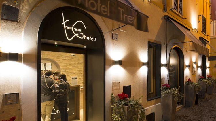 Hotel Trevi Exterior