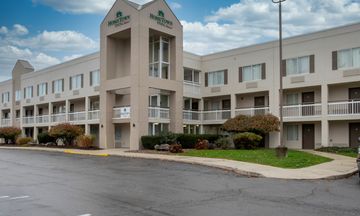 HomeTown Inn by Red Roof East Syracuse