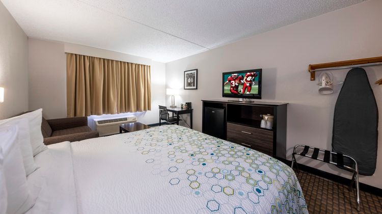HomeTown Inn by Red Roof East Syracuse Room